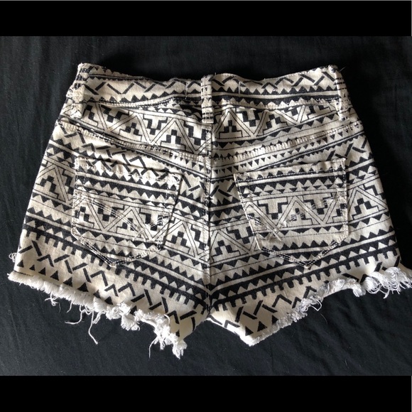 Black and white Aztec print jean shorts - Picture 2 of 3